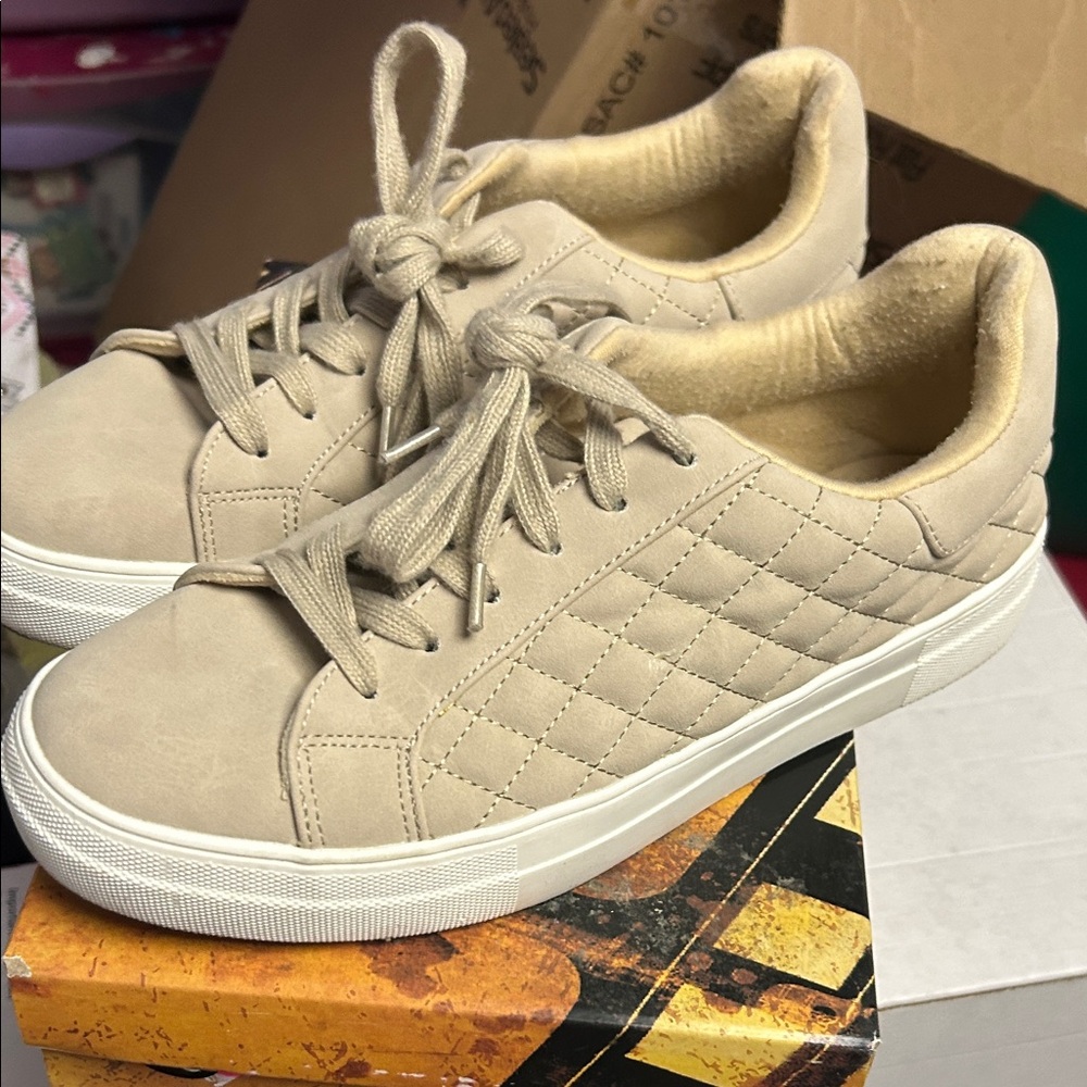 Quilted Lace-Up Women's Sneakers in Light Beige